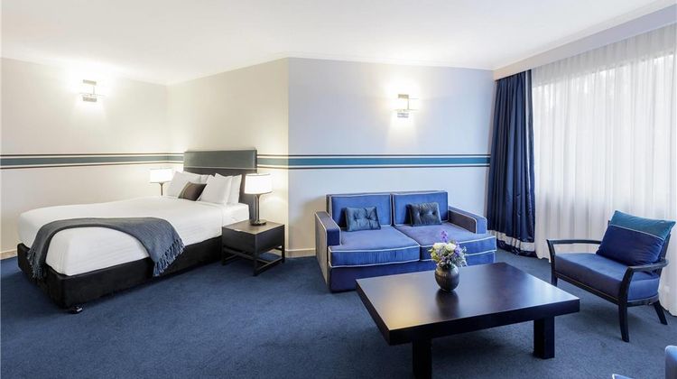 Ramada by Wyndham Diplomat Canberra Room