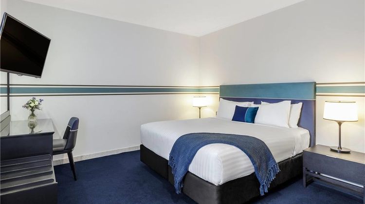 Ramada by Wyndham Diplomat Canberra Room