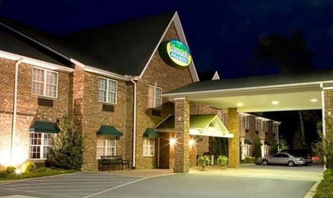 Mountain Inn & Suites Exterior