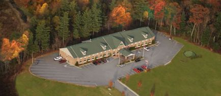 Mountain Inn & Suites Exterior