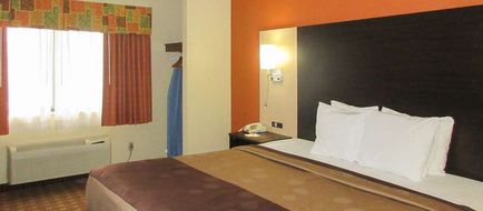 Quality Inn & Suites Benton Harbor MI Room