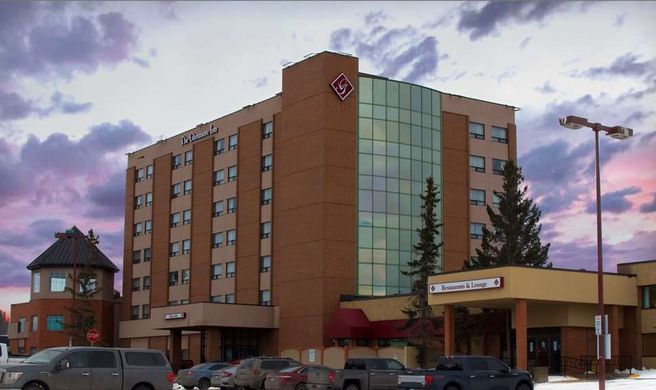 Glenmore Inn & Convention Centre Exterior