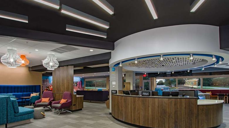 <b>Tru by Hilton Columbus Airport Lobby</b>. Images powered by <a href="https://iceportal.shijigroup.com/" title="IcePortal" target="_blank">IcePortal</a>.