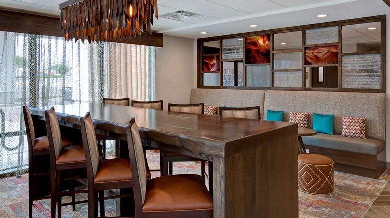 <b>Hampton Inn Santa Fe South Lobby</b>. Images powered by <a href="https://iceportal.shijigroup.com/" title="IcePortal" target="_blank">IcePortal</a>.