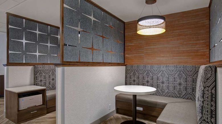 <b>Hampton Inn Santa Fe South Lobby</b>. Images powered by <a href="https://iceportal.shijigroup.com/" title="IcePortal" target="_blank">IcePortal</a>.