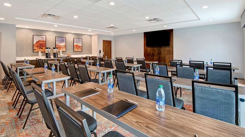 <b>Hampton Inn Santa Fe South Meeting</b>. Images powered by <a href="https://iceportal.shijigroup.com/" title="IcePortal" target="_blank">IcePortal</a>.