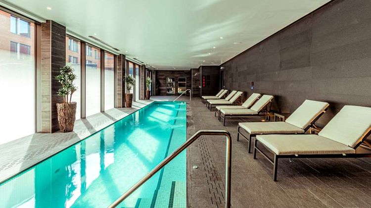 The Fellows House, Curio Collection Pool