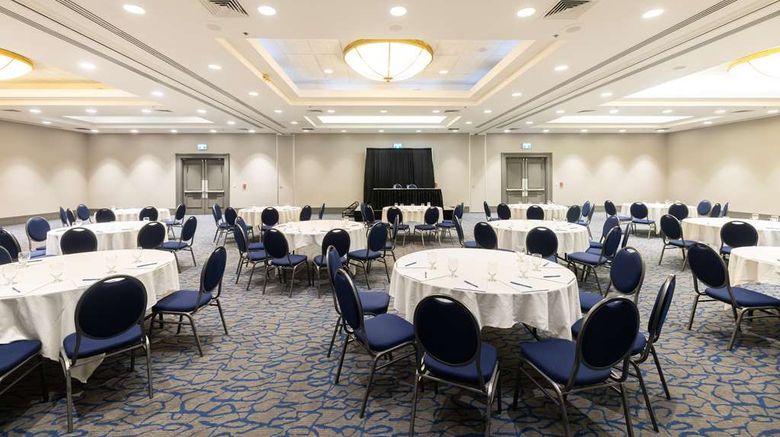 <b>DoubleTree by Hilton Calgary North Meeting</b>. Images powered by <a href="https://iceportal.shijigroup.com/" title="IcePortal" target="_blank">IcePortal</a>.