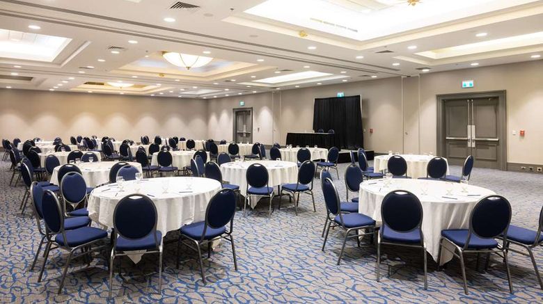 <b>DoubleTree by Hilton Calgary North Meeting</b>. Images powered by <a href="https://iceportal.shijigroup.com/" title="IcePortal" target="_blank">IcePortal</a>.