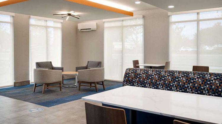 La Quinta Inn & Suites by Wyndham Lobby