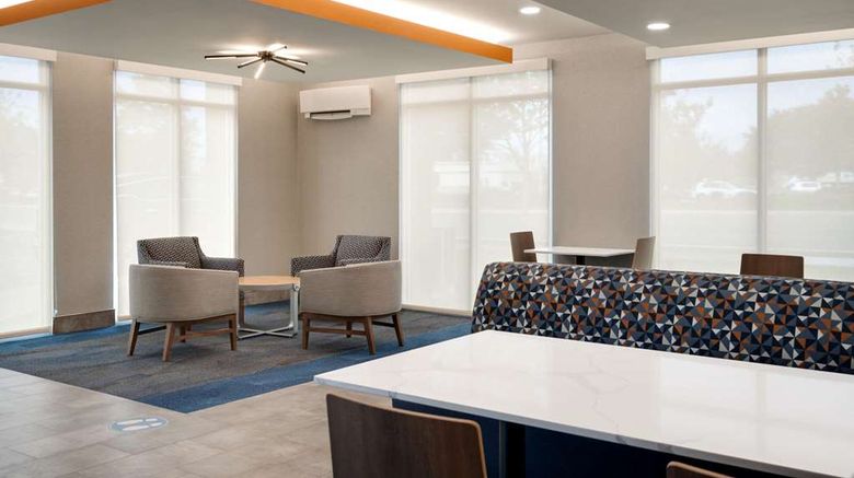 <b>La Quinta Inn & Suites by Wyndham Lobby</b>. Images powered by <a href="https://iceportal.shijigroup.com/" title="IcePortal" target="_blank">IcePortal</a>.