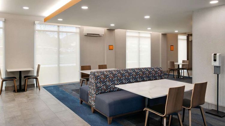 La Quinta Inn & Suites by Wyndham Lobby