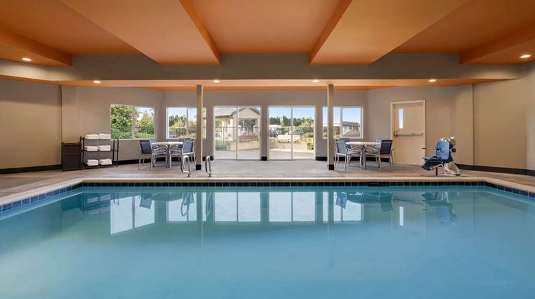 <b>La Quinta Inn & Suites by Wyndham Pool</b>. Images powered by <a href="https://iceportal.shijigroup.com/" title="IcePortal" target="_blank">IcePortal</a>.