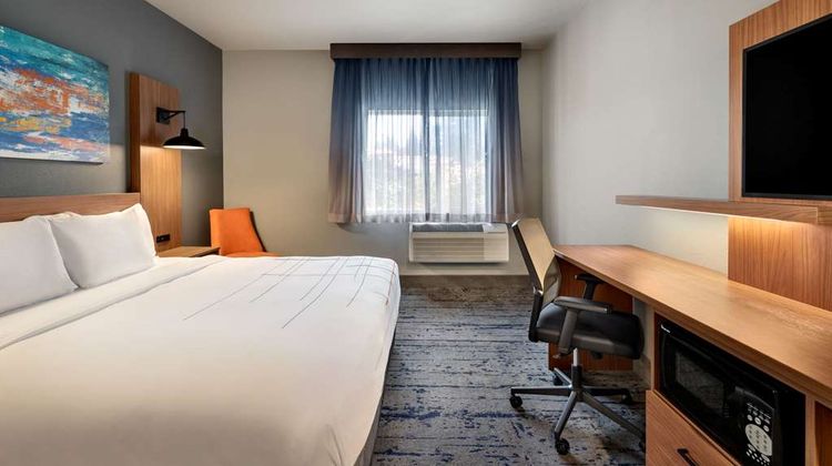 La Quinta Inn & Suites by Wyndham Room