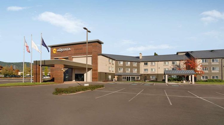 La Quinta Inn & Suites by Wyndham Exterior