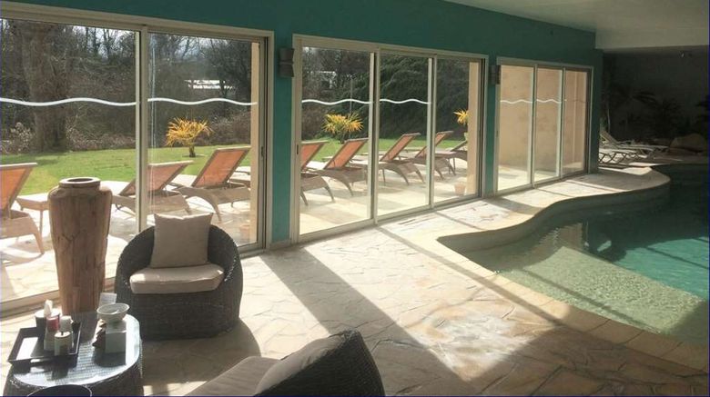 <b>Hotel Domaine de Villers Pool</b>. Images powered by <a href="https://iceportal.shijigroup.com/" title="IcePortal" target="_blank">IcePortal</a>.