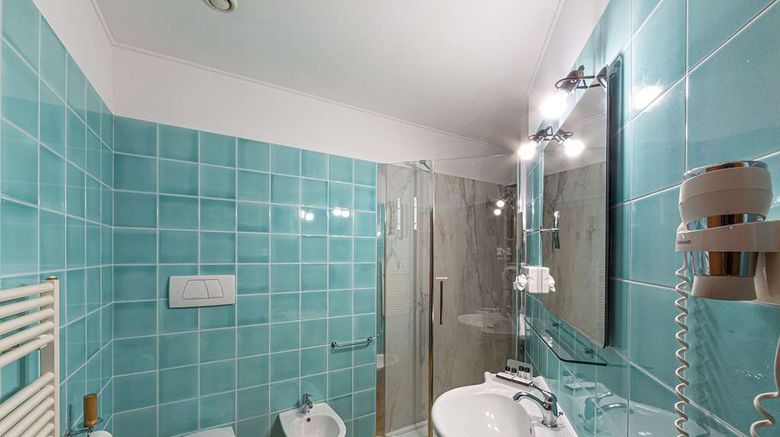 <b>Hotel La' Di Moret Room</b>. Images powered by <a href="https://iceportal.shijigroup.com/" title="IcePortal" target="_blank">IcePortal</a>.