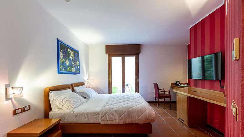 <b>Hotel La' Di Moret Room</b>. Images powered by <a href="https://iceportal.shijigroup.com/" title="IcePortal" target="_blank">IcePortal</a>.