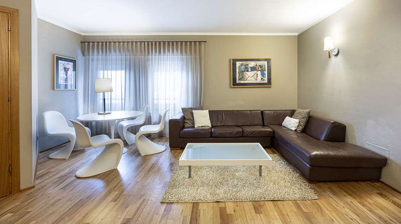 <b>Hotel La' Di Moret Suite</b>. Images powered by <a href="https://iceportal.shijigroup.com/" title="IcePortal" target="_blank">IcePortal</a>.