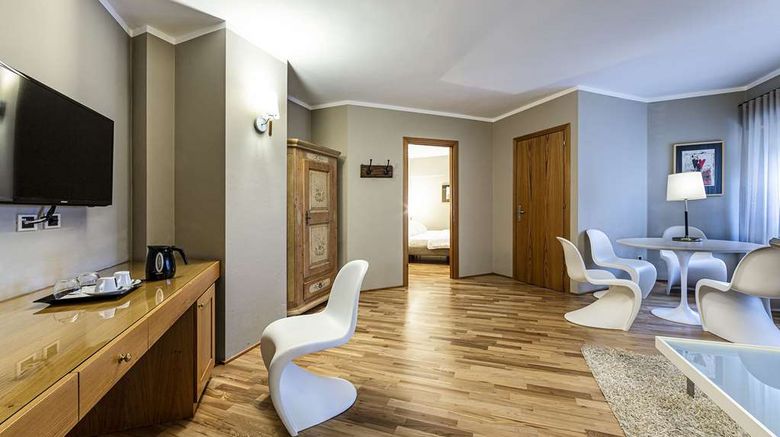 <b>Hotel La' Di Moret Suite</b>. Images powered by <a href="https://iceportal.shijigroup.com/" title="IcePortal" target="_blank">IcePortal</a>.