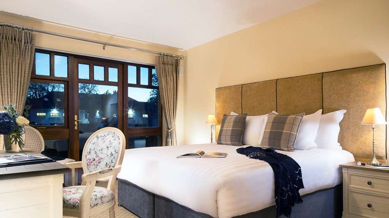 <b>Kilkea Castle Hotel & Lodges Suite</b>. Images powered by <a href="https://iceportal.shijigroup.com/" title="IcePortal" target="_blank">IcePortal</a>.
