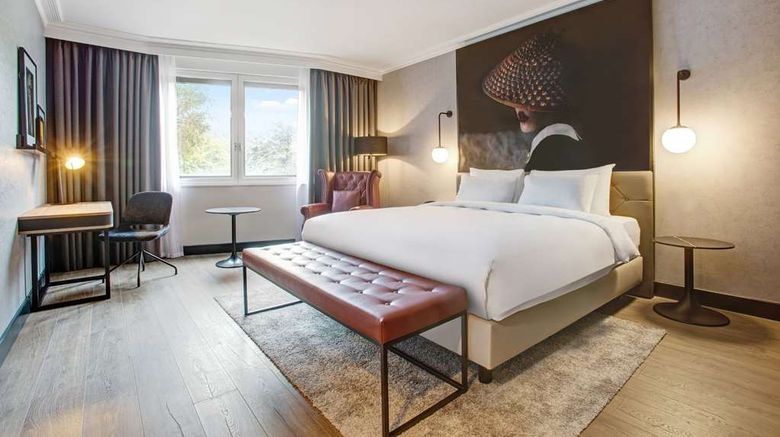 <b>Radisson RED Hotel London Heathrow Room</b>. Images powered by <a href="https://iceportal.shijigroup.com/" title="IcePortal" target="_blank">IcePortal</a>.