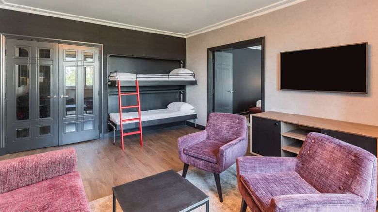 <b>Radisson RED Hotel London Heathrow Suite</b>. Images powered by <a href="https://iceportal.shijigroup.com/" title="IcePortal" target="_blank">IcePortal</a>.