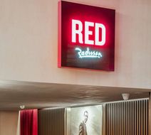 Radisson RED Hotel London Heathrow Lobby