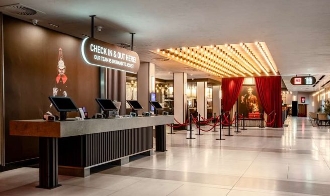 Radisson RED Hotel London Heathrow Lobby