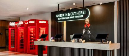 Radisson RED Hotel London Heathrow Lobby