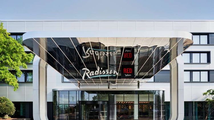 Radisson Hotel & Conf Centre London Exterior
