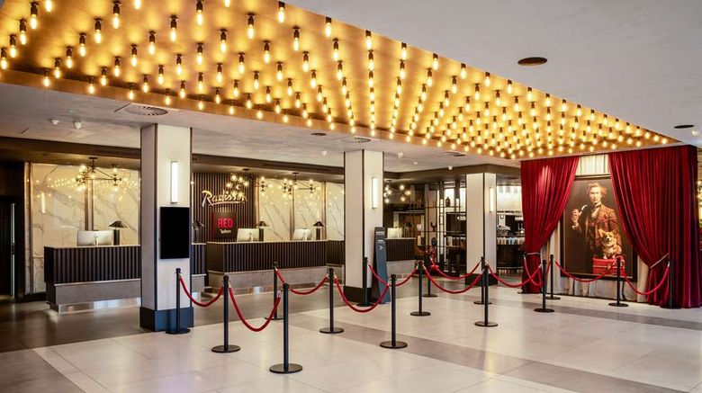<b>Radisson Hotel & Conf Centre London Lobby</b>. Images powered by <a href="https://iceportal.shijigroup.com/" title="IcePortal" target="_blank">IcePortal</a>.