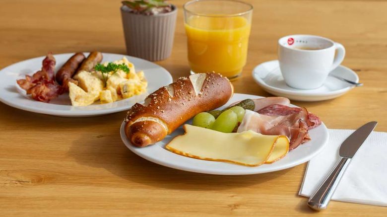 <b>Best Western Hotel Kiefersfelden Restaurant</b>. Images powered by <a href="https://iceportal.shijigroup.com/" title="IcePortal" target="_blank">IcePortal</a>.