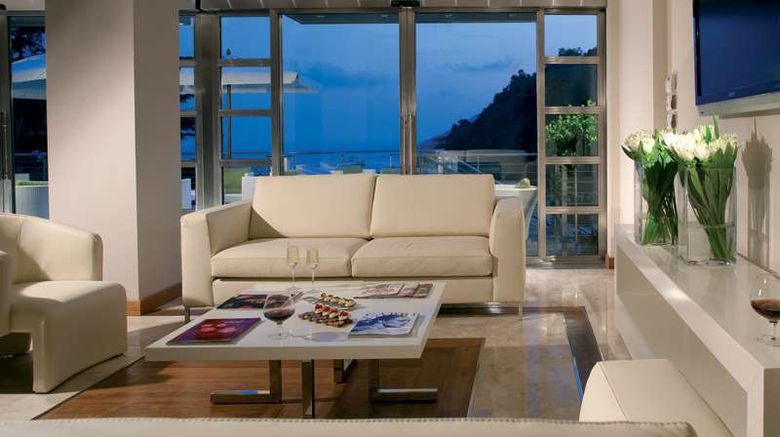 <b>Relais Paradiso Hotel Lobby</b>. Images powered by <a href="https://iceportal.shijigroup.com/" title="IcePortal" target="_blank">IcePortal</a>.
