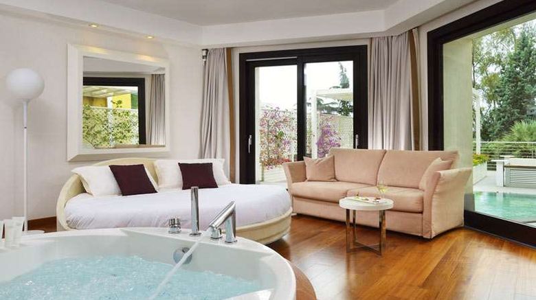 <b>Relais Paradiso Hotel Suite</b>. Images powered by <a href="https://iceportal.shijigroup.com/" title="IcePortal" target="_blank">IcePortal</a>.