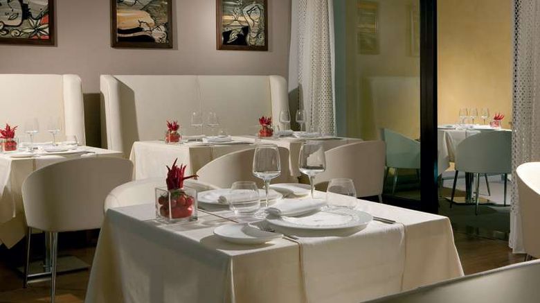 <b>Relais Paradiso Hotel Restaurant</b>. Images powered by <a href="https://iceportal.shijigroup.com/" title="IcePortal" target="_blank">IcePortal</a>.