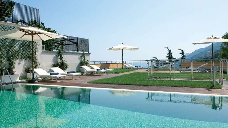 <b>Relais Paradiso Hotel Pool</b>. Images powered by <a href="https://iceportal.shijigroup.com/" title="IcePortal" target="_blank">IcePortal</a>.