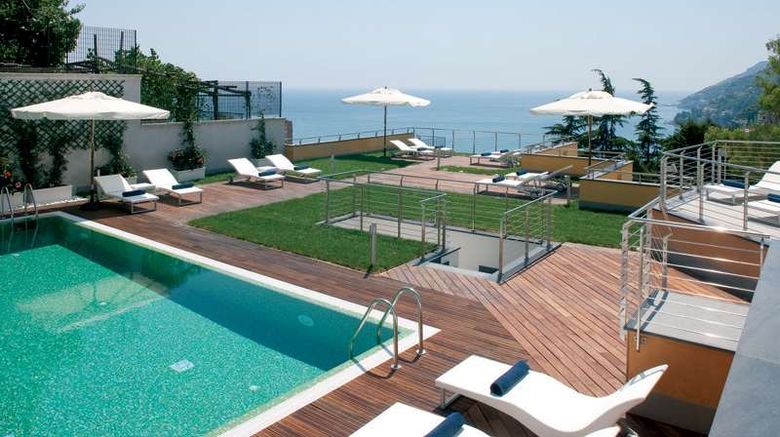 <b>Relais Paradiso Hotel Pool</b>. Images powered by <a href="https://iceportal.shijigroup.com/" title="IcePortal" target="_blank">IcePortal</a>.