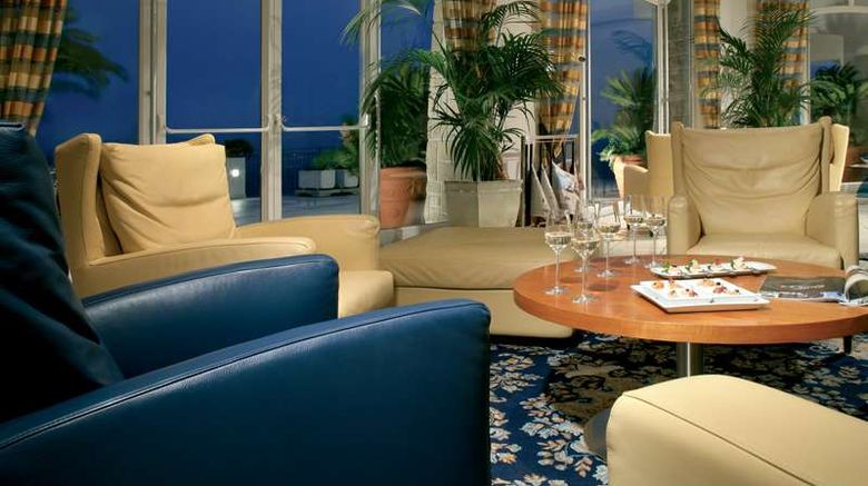 <b>Raito Hotel Lobby</b>. Images powered by <a href="https://iceportal.shijigroup.com/" title="IcePortal" target="_blank">IcePortal</a>.