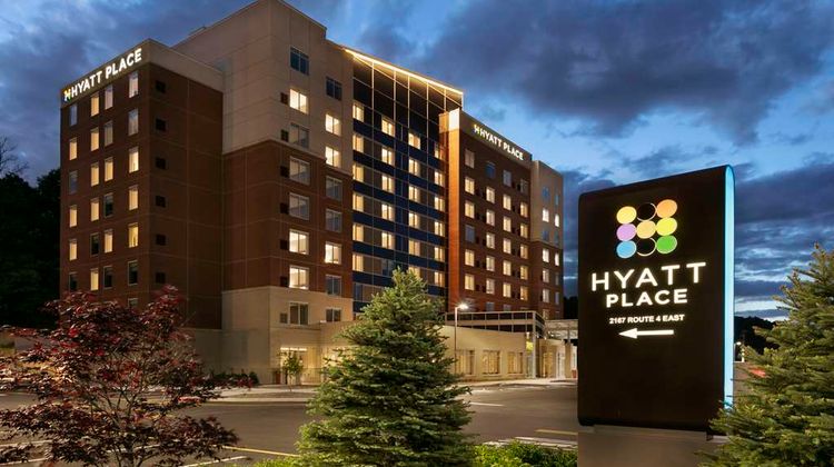 Hyatt Place Fort Lee / GWB Exterior