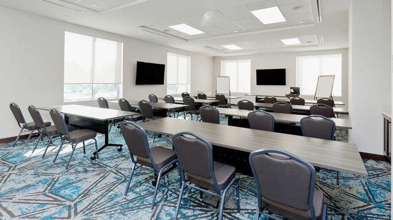 <b>Hyatt Place Kelowna Meeting</b>. Images powered by <a href="https://iceportal.shijigroup.com/" title="IcePortal" target="_blank">IcePortal</a>.