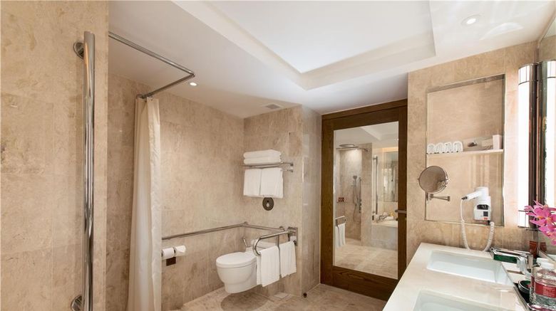 <b>Conrad Singapore Marina Bay Room</b>. Images powered by <a href=https://www.travelagewest.com/Hotels/Singapore-Singapore/