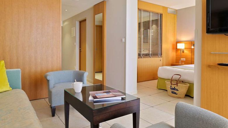 <b>Dolce Vita Hotel Room</b>. Images powered by <a href="https://iceportal.shijigroup.com/" title="IcePortal" target="_blank">IcePortal</a>.
