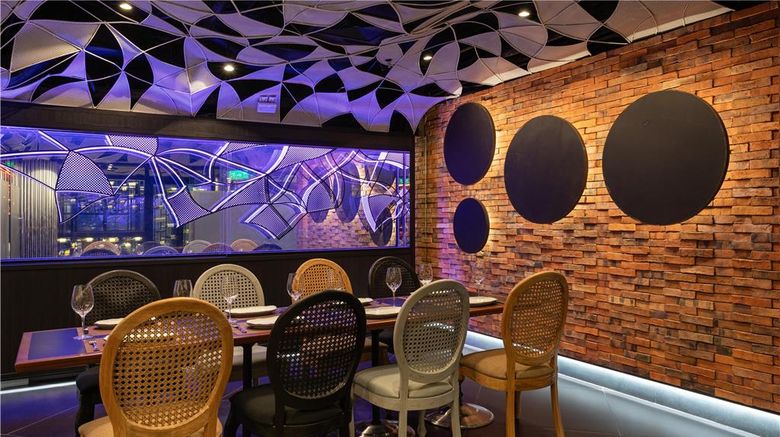 <b>Hilton Garden Inn Aviadores del Chaco Restaurant</b>. Images powered by <a href="https://iceportal.shijigroup.com/" title="IcePortal" target="_blank">IcePortal</a>.