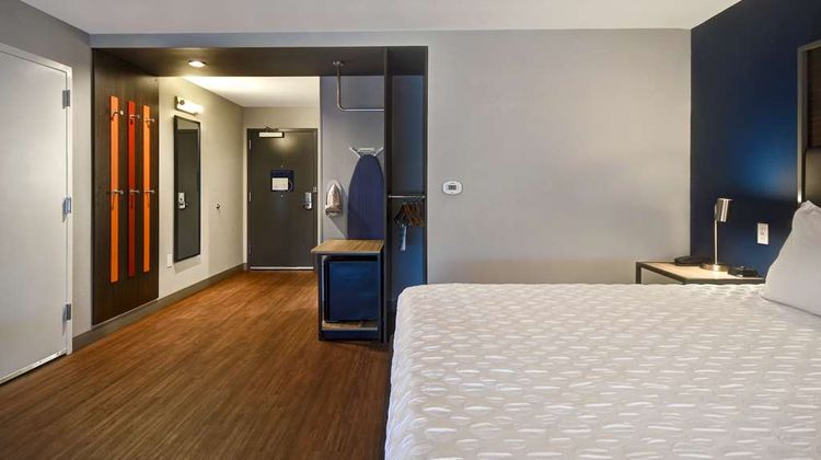 Tru by Hilton Concord Room
