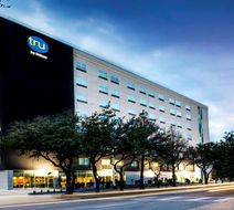 Tru by Hilton Dallas Market Center Exterior