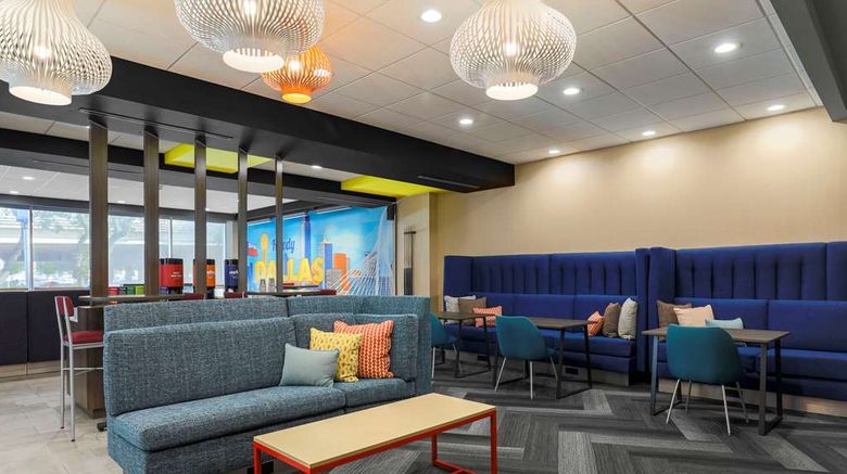 <b>Tru by Hilton Dallas Market Center Lobby</b>. Images powered by <a href="https://iceportal.shijigroup.com/" title="IcePortal" target="_blank">IcePortal</a>.