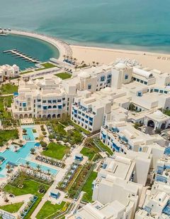 Hilton Salwa Beach Resort & Villas