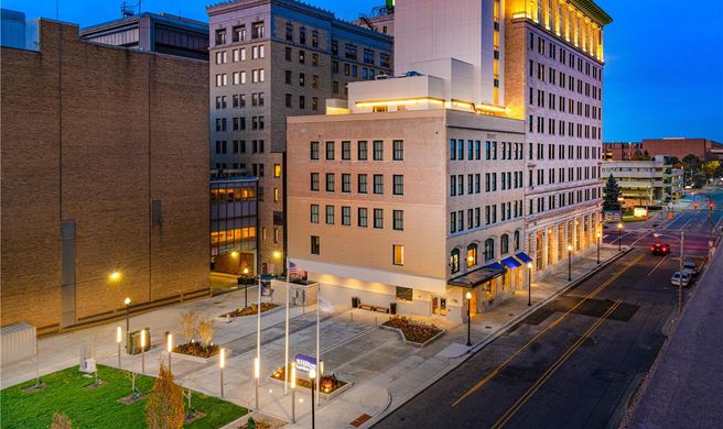 Hilton Garden Inn Flint Downtown Exterior