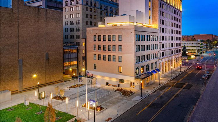 Hilton Garden Inn Flint Downtown Exterior